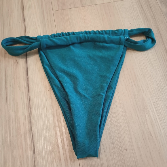 Air Space Bikini set - Picture 2 of 5